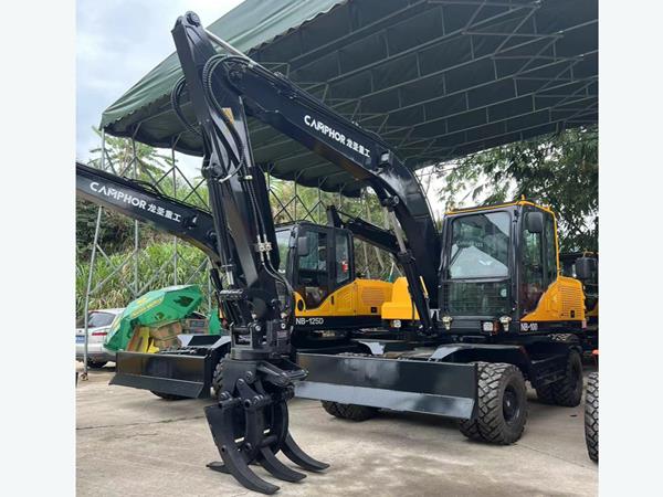 MÁY XÚC ĐÀO BÁNH LỐP GẮP GỖ CP135 HIỆU CAMPHOR