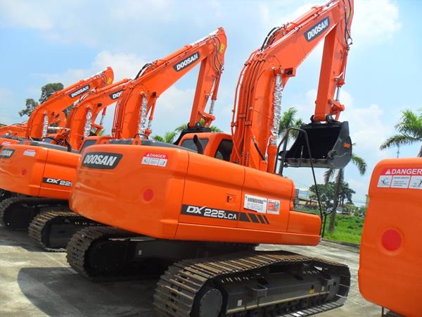 MÁY XÚC ĐÀO BÁNH XÍCH DOOSAN DX225LCA