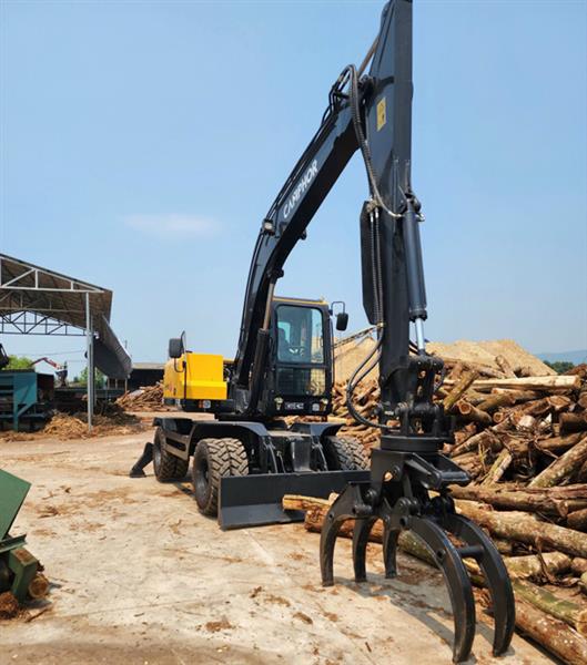 BÀN GIAO MÁY ĐÀO GẮP GỖ BÁNH LỐP CAMPHOR MODEL CP100Hmax