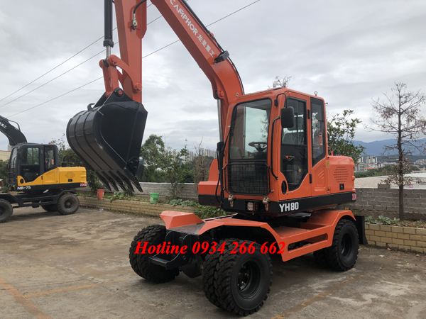 Máy xúc đào bánh lôp gầu 0,23m3 hiệu CAMPHOR