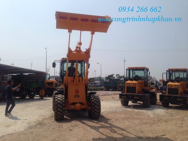 XE XUC LAT GAU 1.2M3 TRUNG QUOC