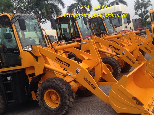 MÁY XÚC LẬT GẦU 0.7M3 MODEL DD918E