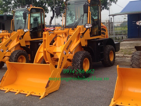 MÁY XÚC LẬT GẦU 0.7M3 MODEL DD918E