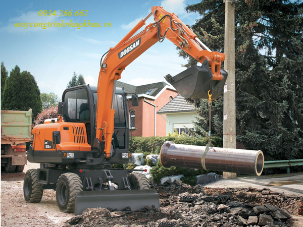 Máy xúc đào bánh lốp Doosan 55W - gàu 0.175m3