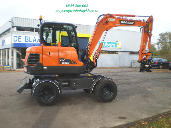 Máy xúc đào bánh lốp Doosan 55W - gàu 0.175m3