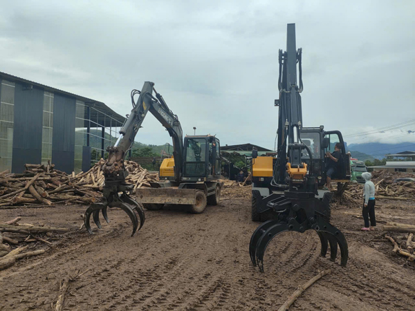 XE ĐÀO GẮP GỖ TRUNG QUỐC – GIẢI PHÁP TỐI ƯU CHO NGÀNH GỖ