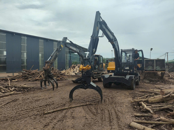 XE ĐÀO GẮP GỖ TRUNG QUỐC – GIẢI PHÁP TỐI ƯU CHO NGÀNH GỖ