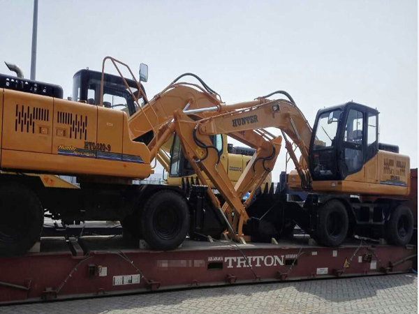 máy xúc đào bánh lốp HENGTE gầu 0.55m3