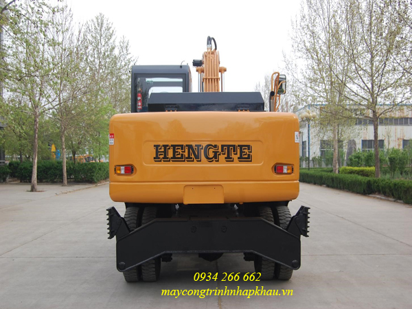 máy xúc đào bánh lốp HENGTE gầu 0.55m3