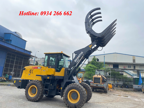 MÁY XÚC LẬT KẸP GỖ HIỆU SHANTUI MODEL L36-B3