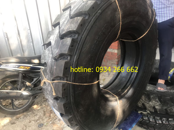 Giá bán lốp xe tải hiệu tam giác 1200R20 gai mỏ TT919